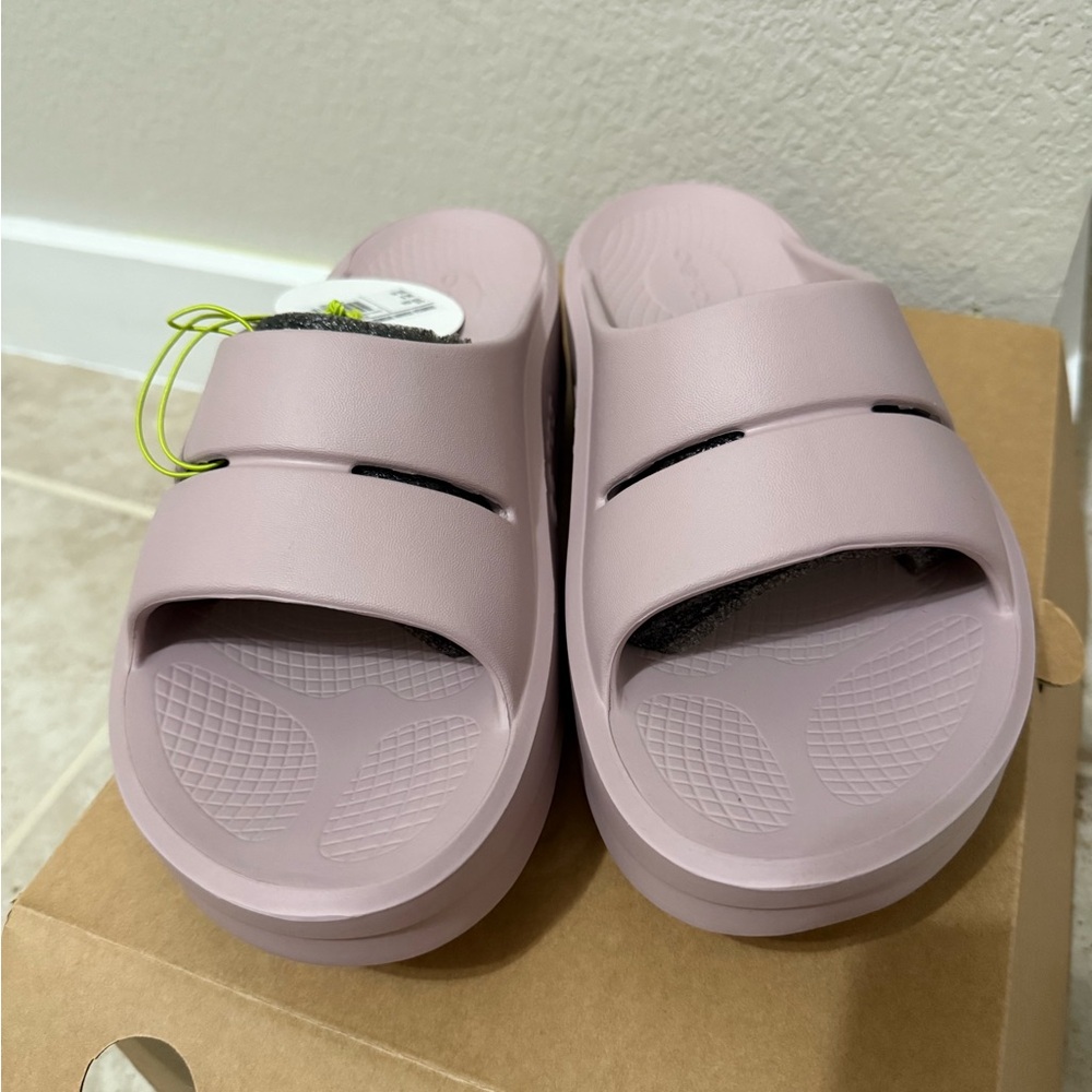 OOFOS OOmega OOahh women’s recovery platform slides in stardust color (Size 41).